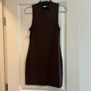 Aritzia Babaton Contour Mockneck